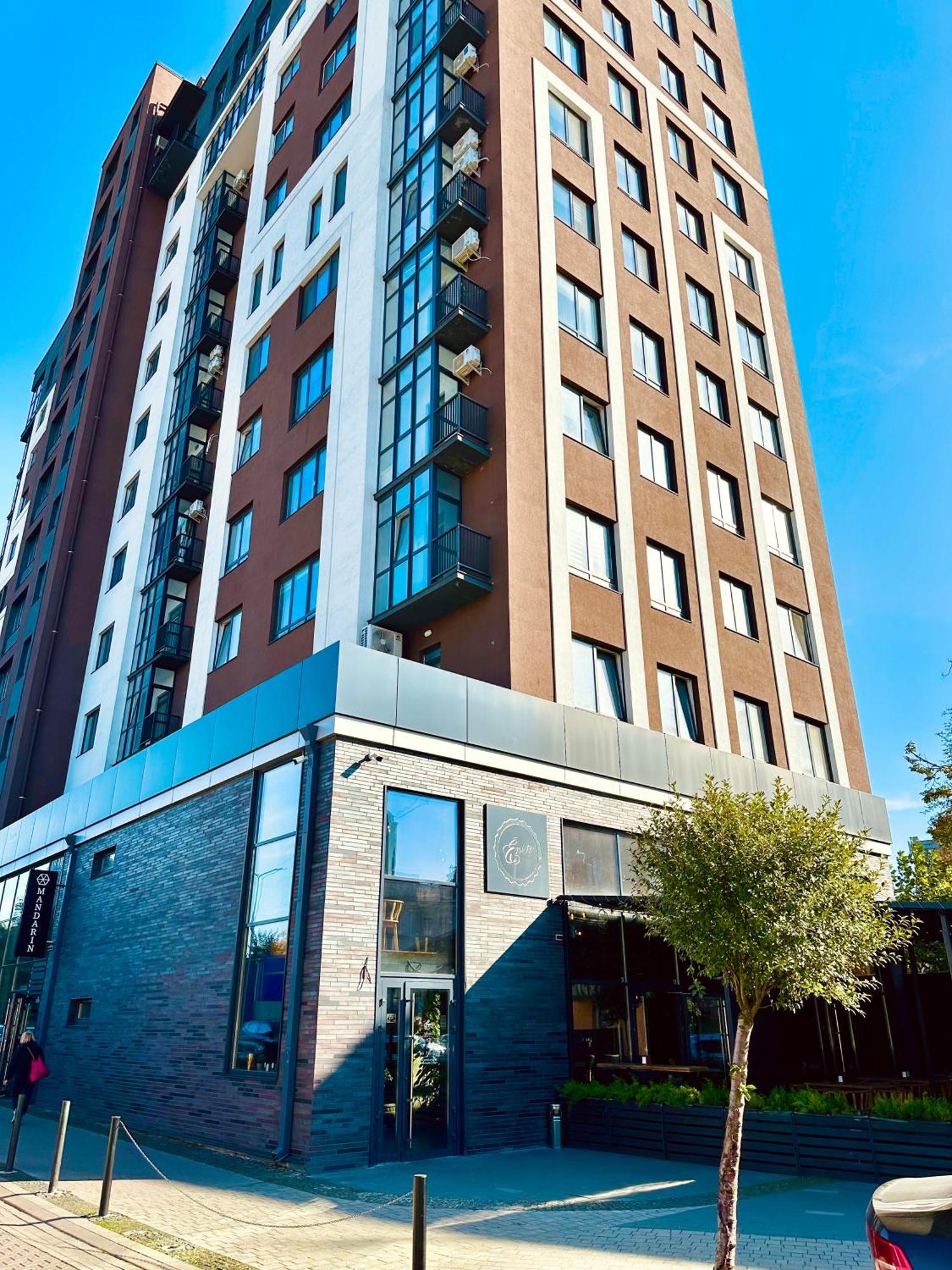 Comfortable Apartments With A Coffee Machine In The City Centre, Zlata Plaza Rivne Exteriör bild