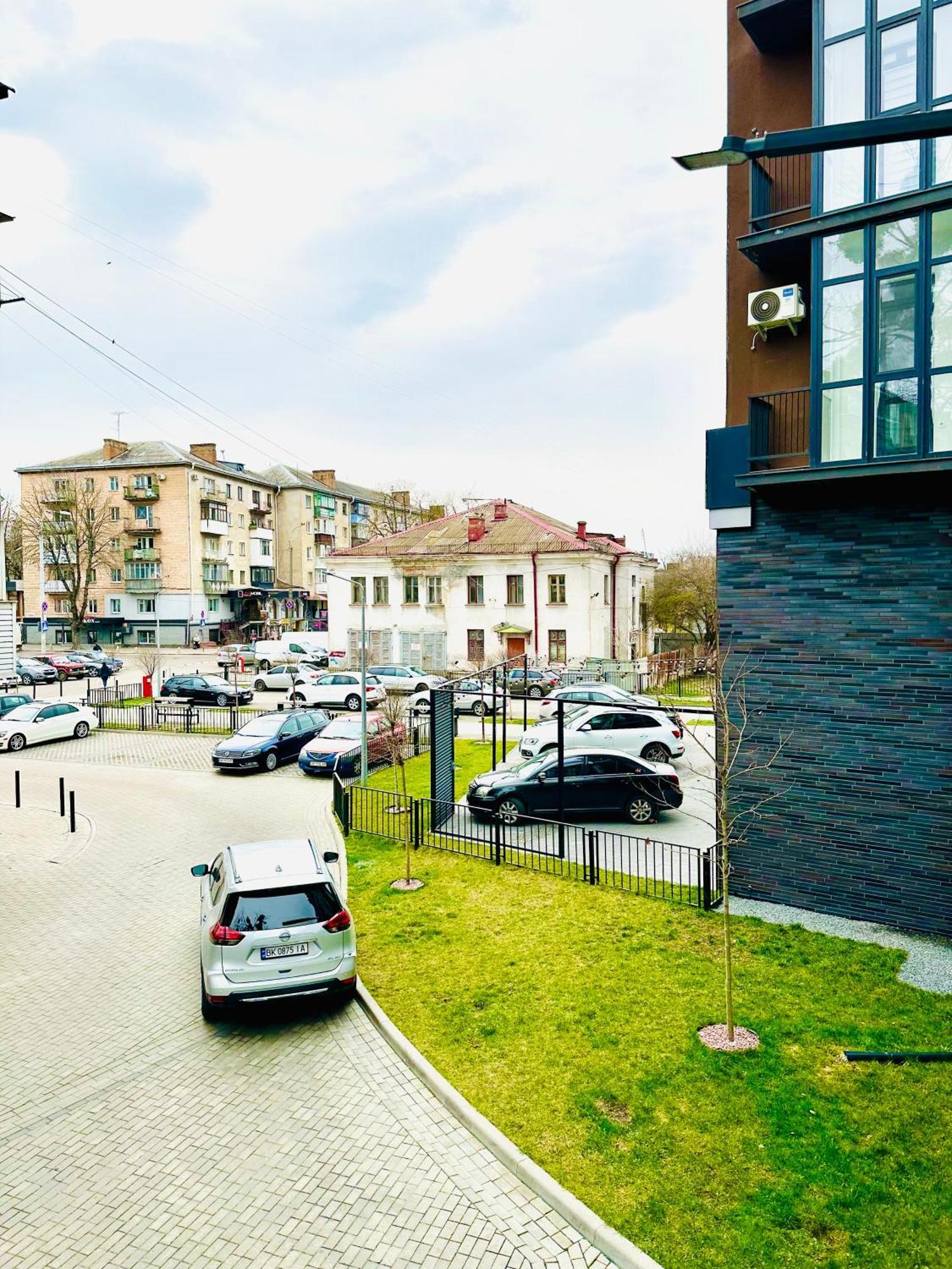 Comfortable Apartments With A Coffee Machine In The City Centre, Zlata Plaza Rivne Exteriör bild