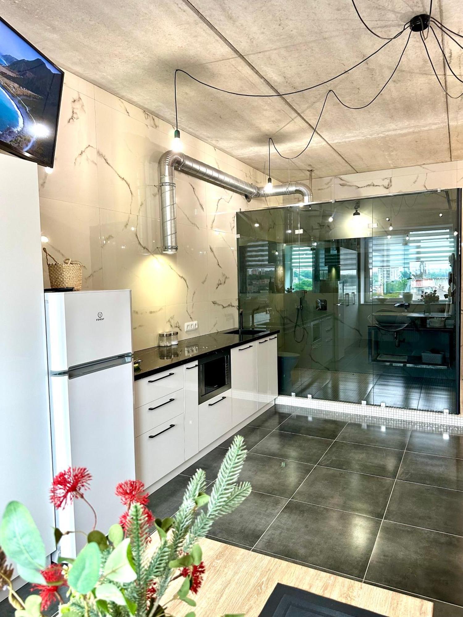 Comfortable Apartments With A Coffee Machine In The City Centre, Zlata Plaza Rivne Exteriör bild